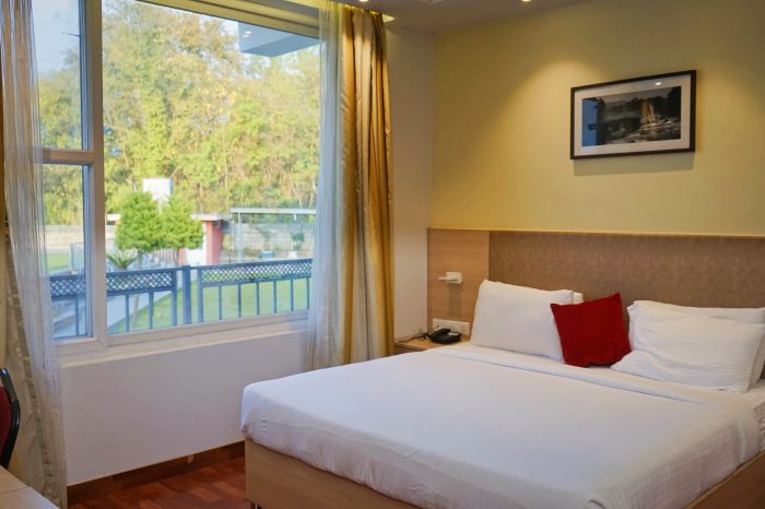 the river retreat hotel